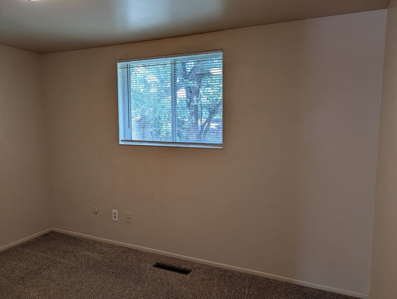 1227 Maxwell St - Photo 7 of 16