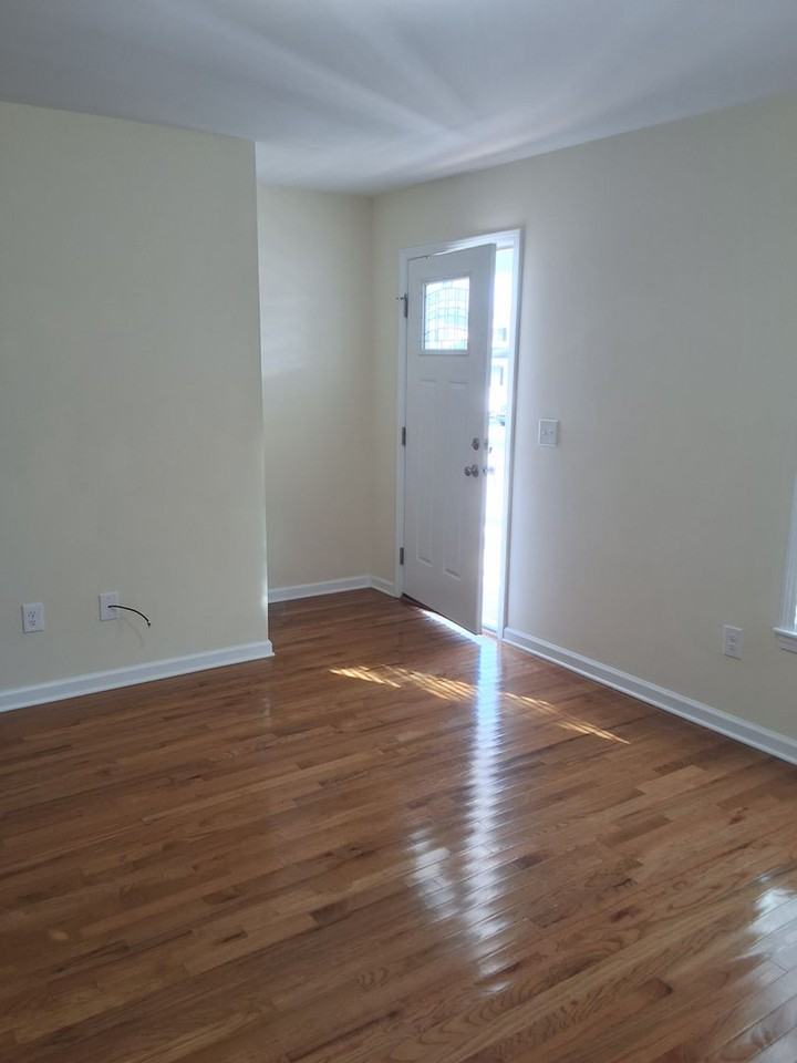 612 Cedar St - Photo 3 of 10