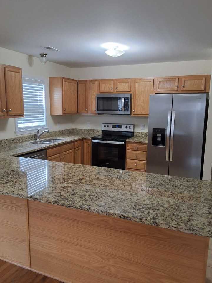 612 Cedar St - Photo 5 of 10
