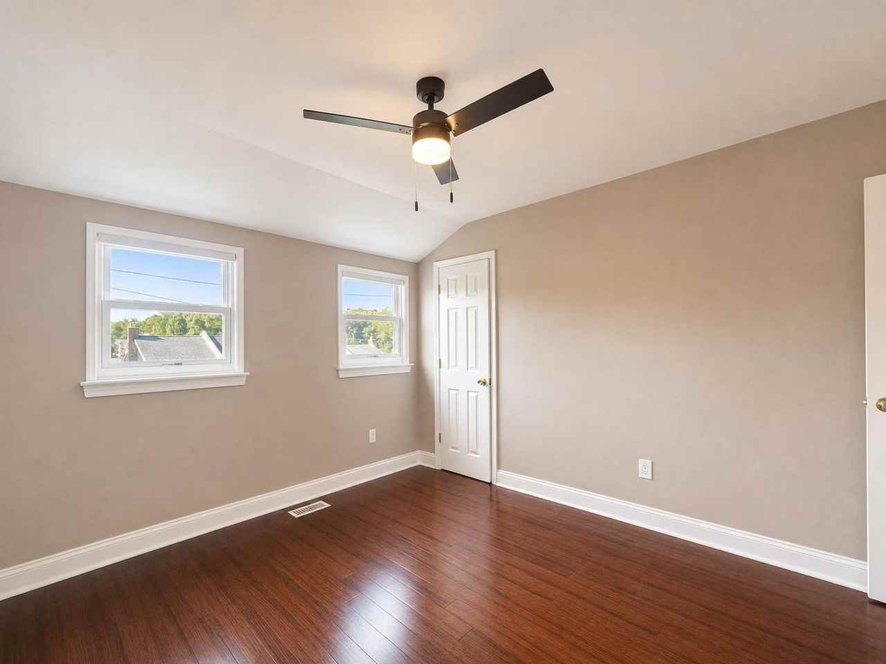 4360 Dubois Pl Se - Photo 4 of 29