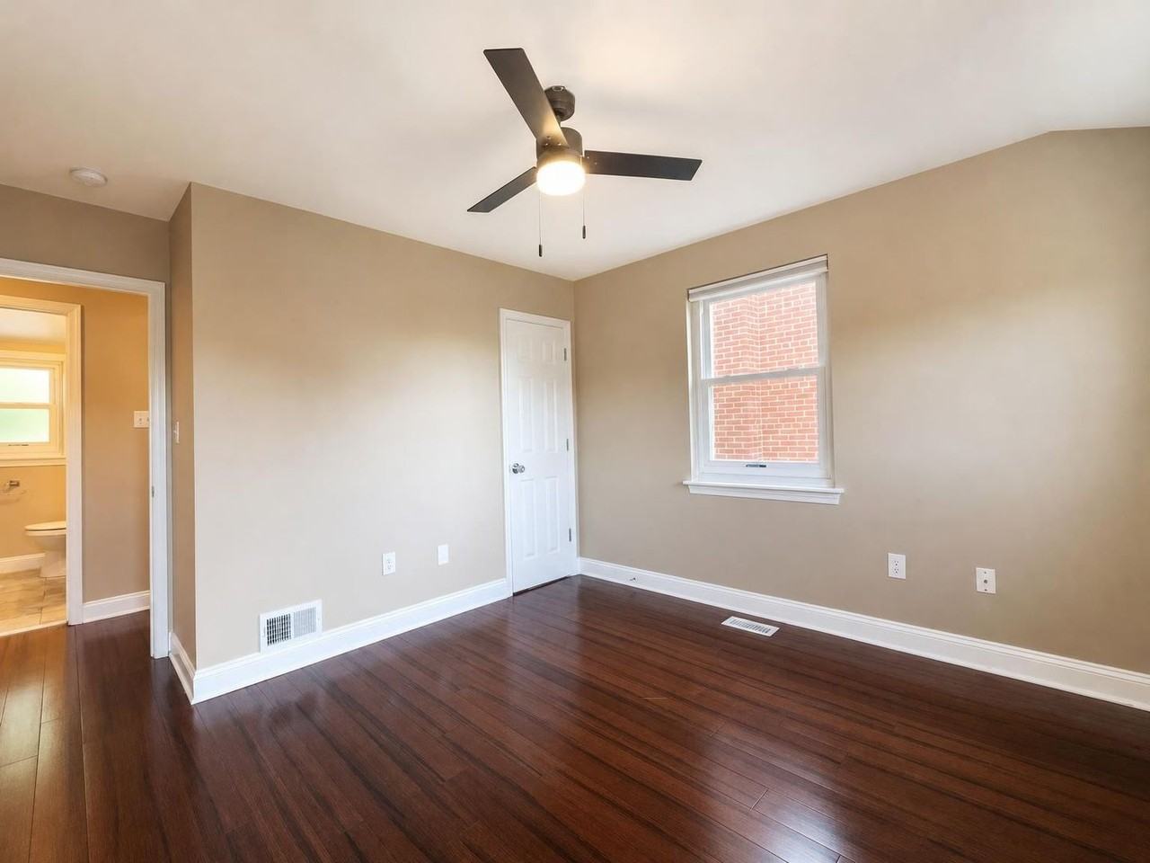 4360 Dubois Pl Se - Photo 5 of 29