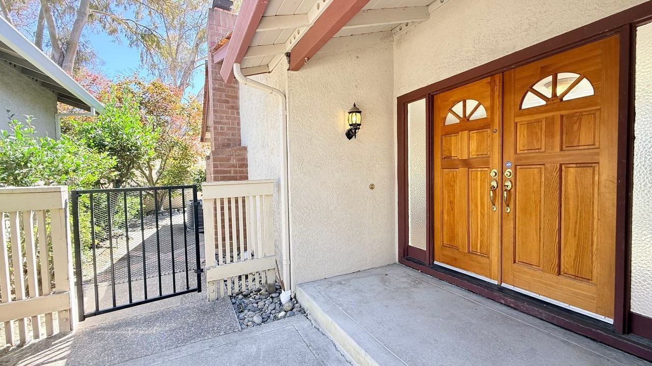 750 Paradise Valley Ct N - Photo 5 of 50