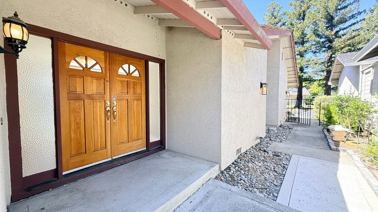 750 Paradise Valley Ct N - Photo 6 of 50