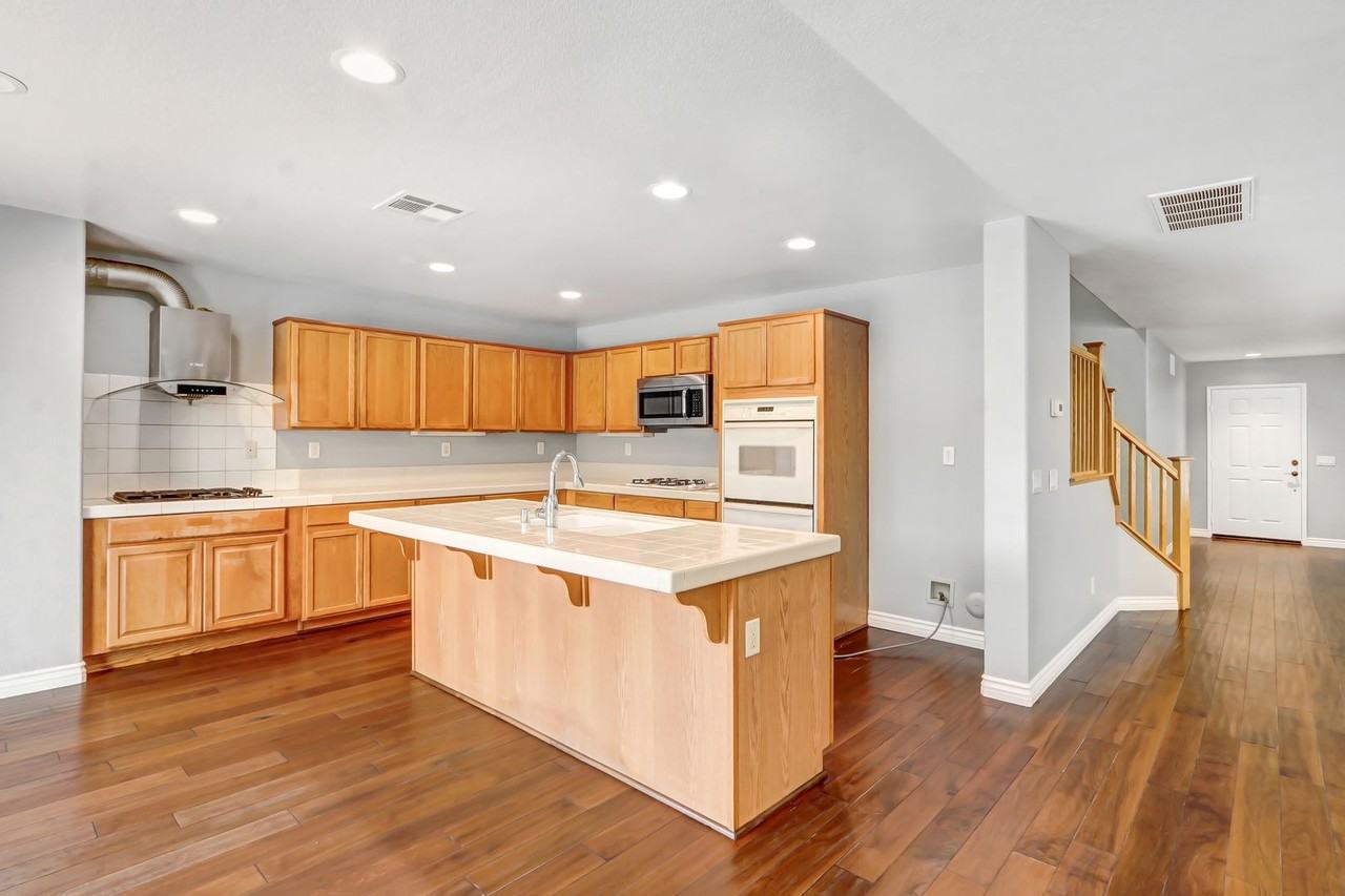 11495 Chesterton Dr - Photo 3 of 34