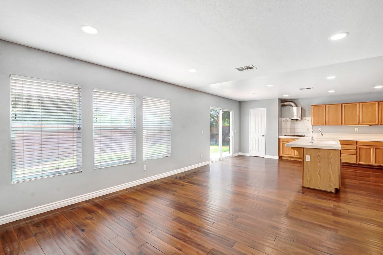11495 Chesterton Dr - Photo 5 of 34