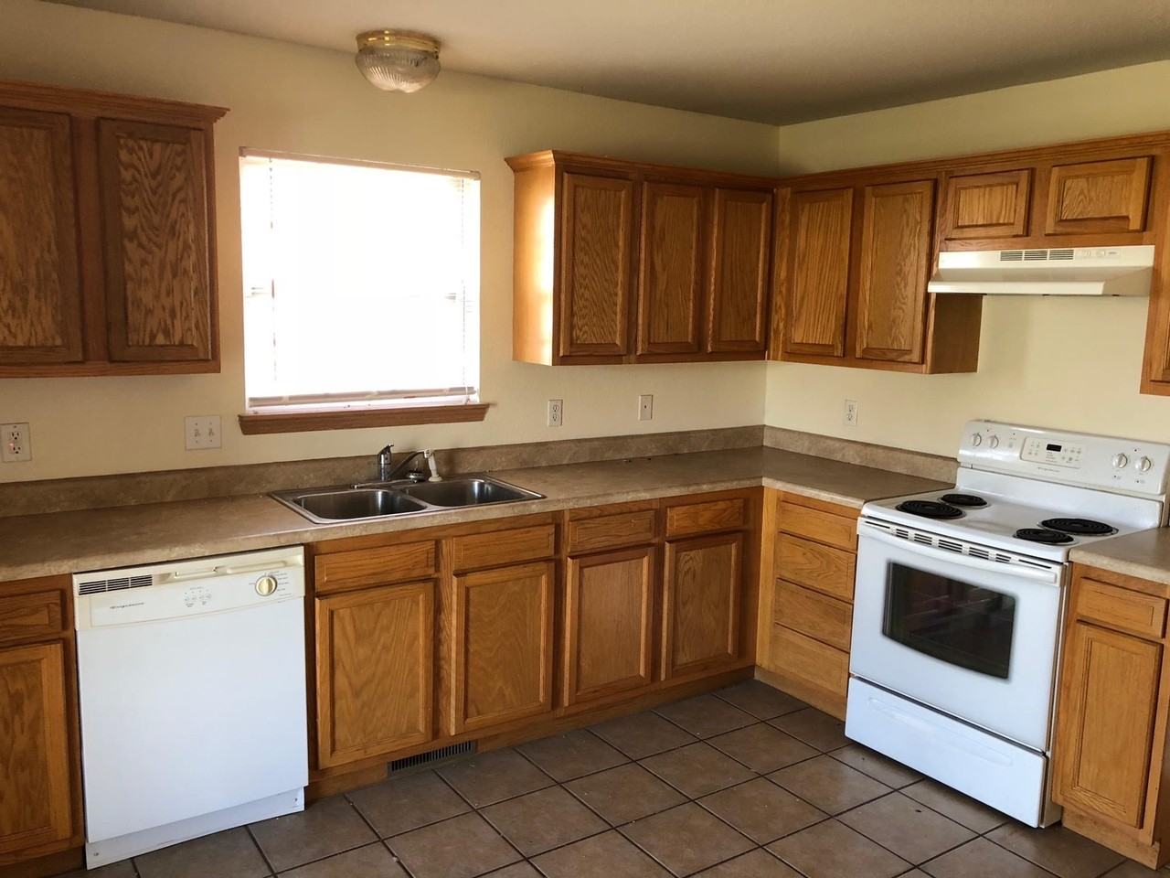 3449 S Glen View Ave - Photo 2 of 4