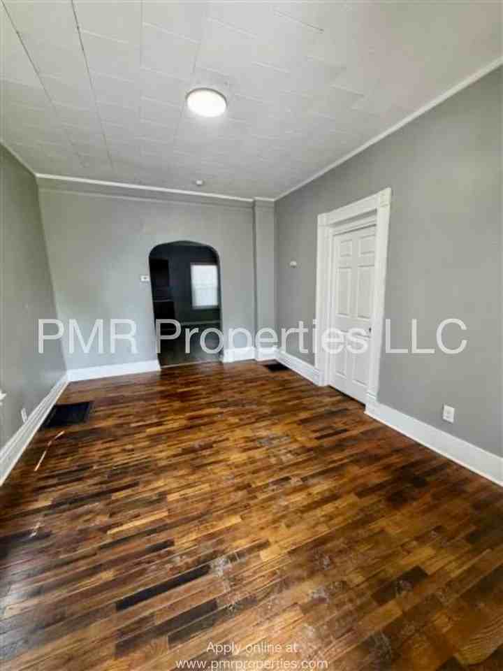 2611 Mary St - Photo 3 of 11