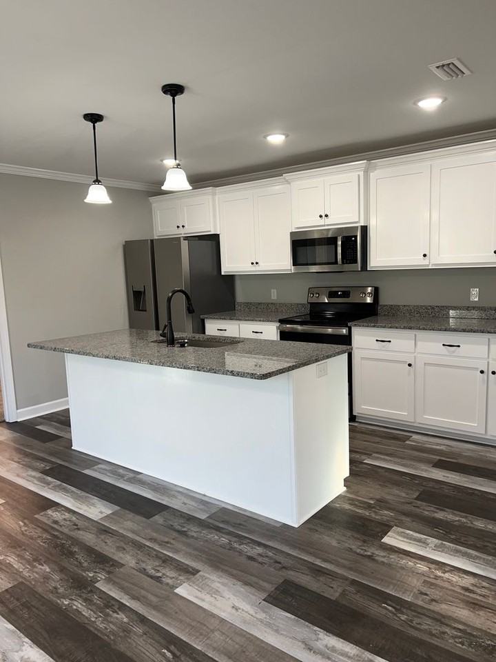 225 Edith Way - Photo 5 of 15