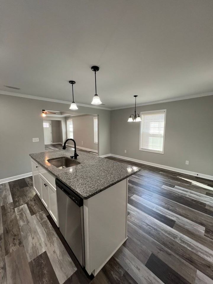 225 Edith Way - Photo 6 of 15