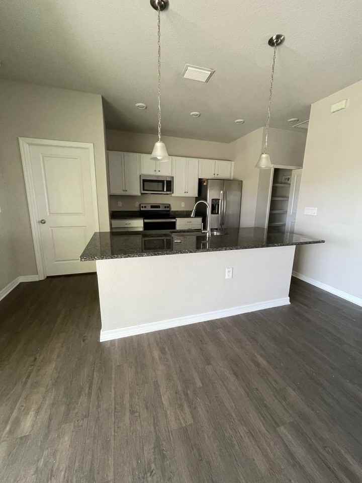 1700 Nw 6th St - Photo 7 of 28