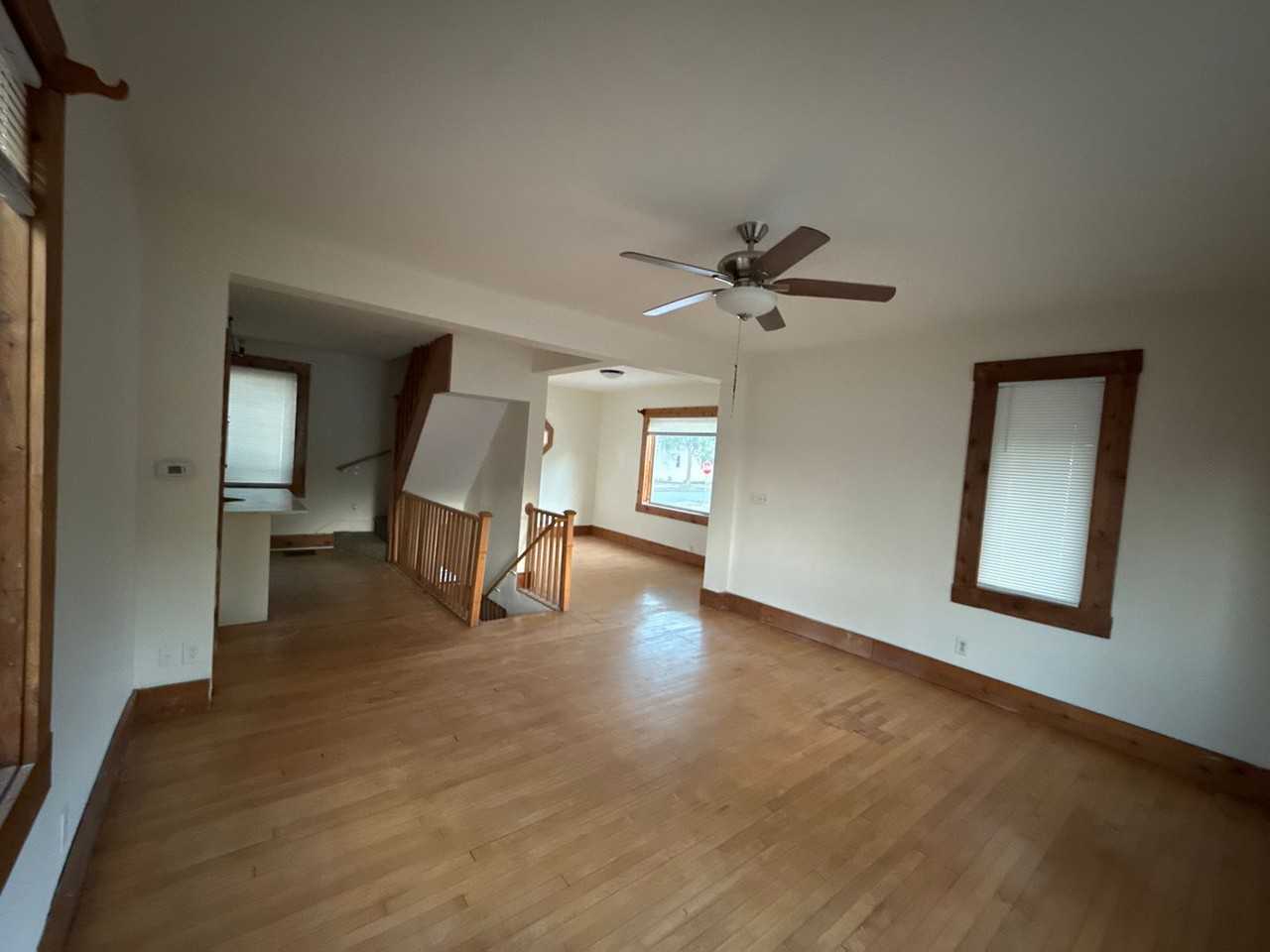 869 Beech St - Photo 2 of 12