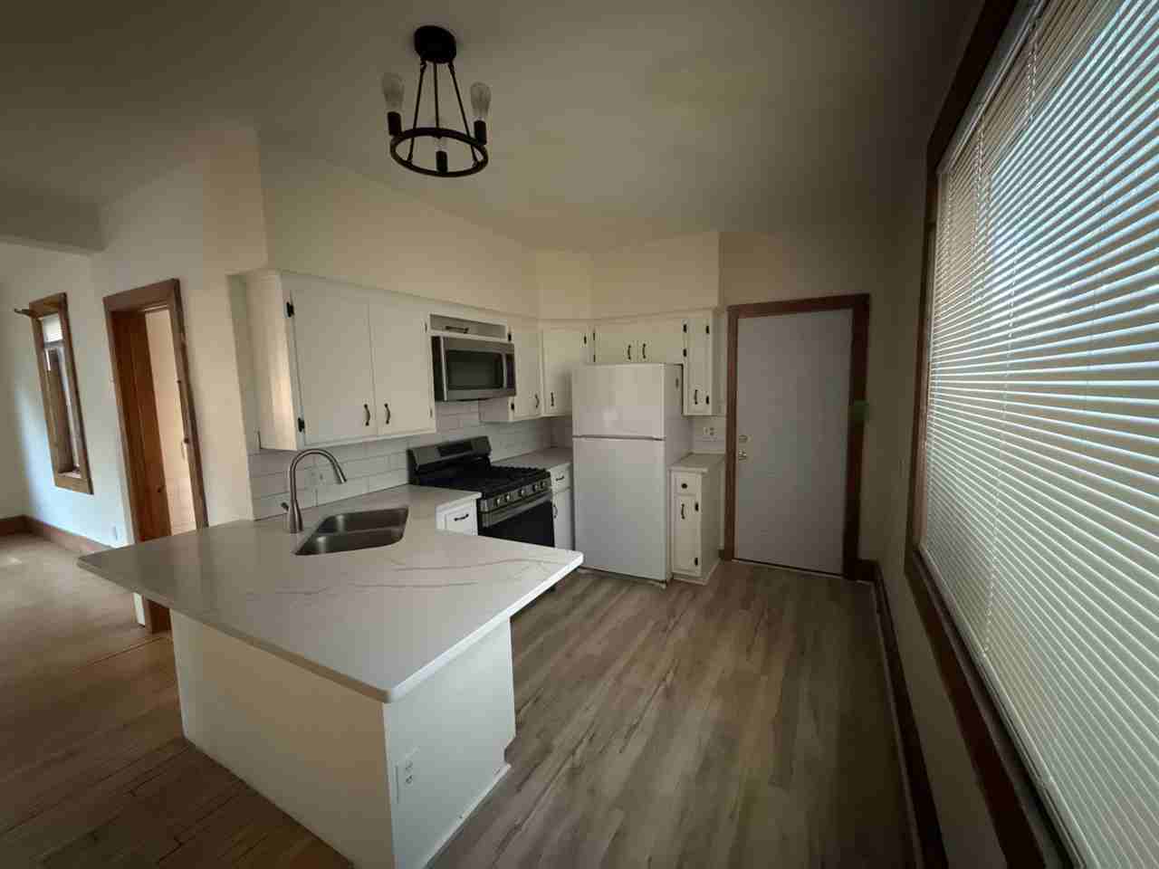 869 Beech St - Photo 4 of 12