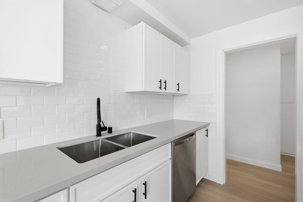 642 N West Knoll Dr - Photo 5 of 37