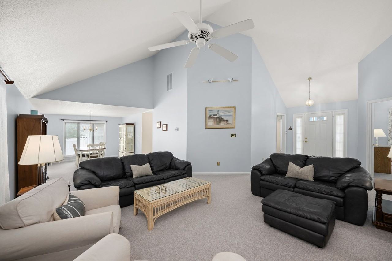 225 Ocean View Blvd - Photo 2 of 37