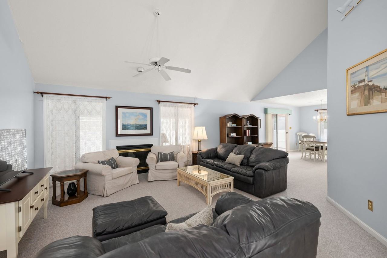 225 Ocean View Blvd - Photo 4 of 37