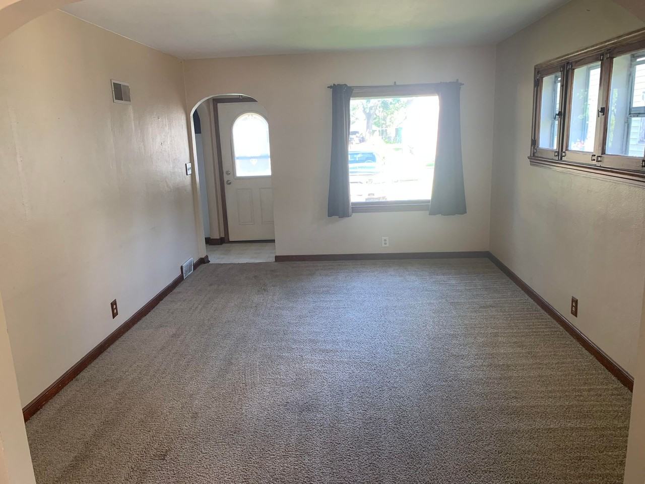 310 10th St N - Photo 5 of 17