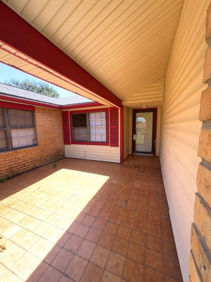 14834 Keelby Dr - Photo 2 of 10