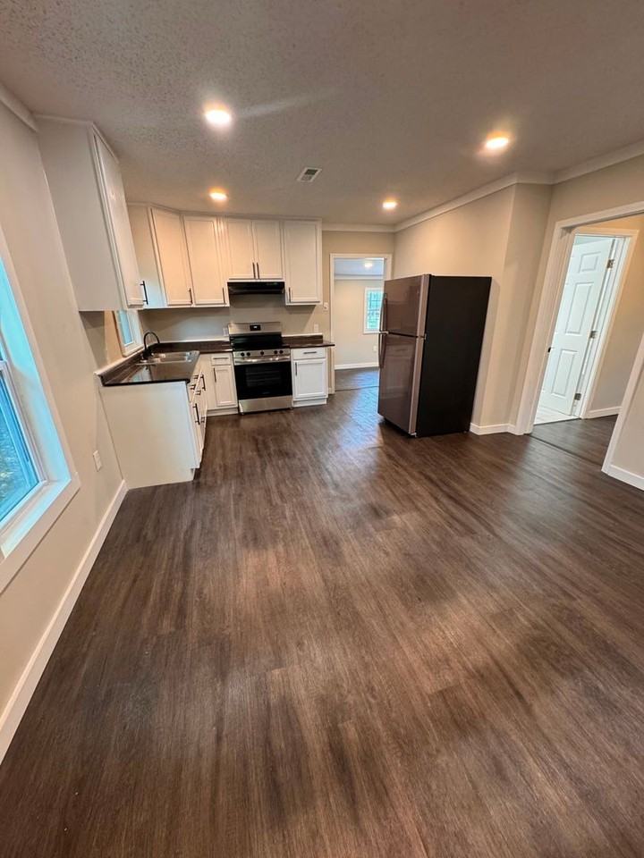 316 E Forest Ave - Photo 4 of 17
