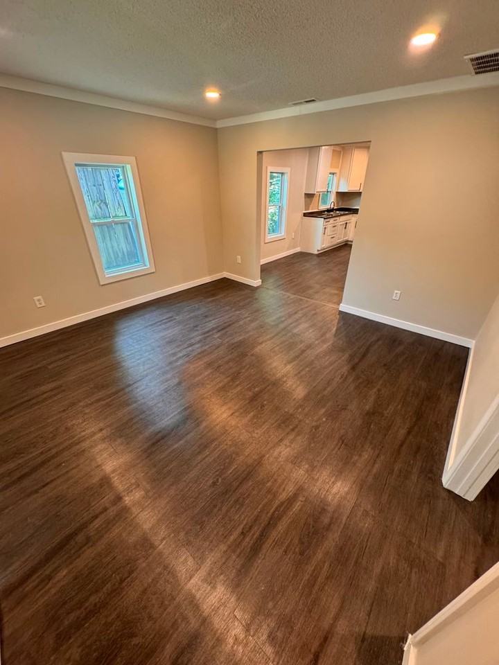 316 E Forest Ave - Photo 7 of 17