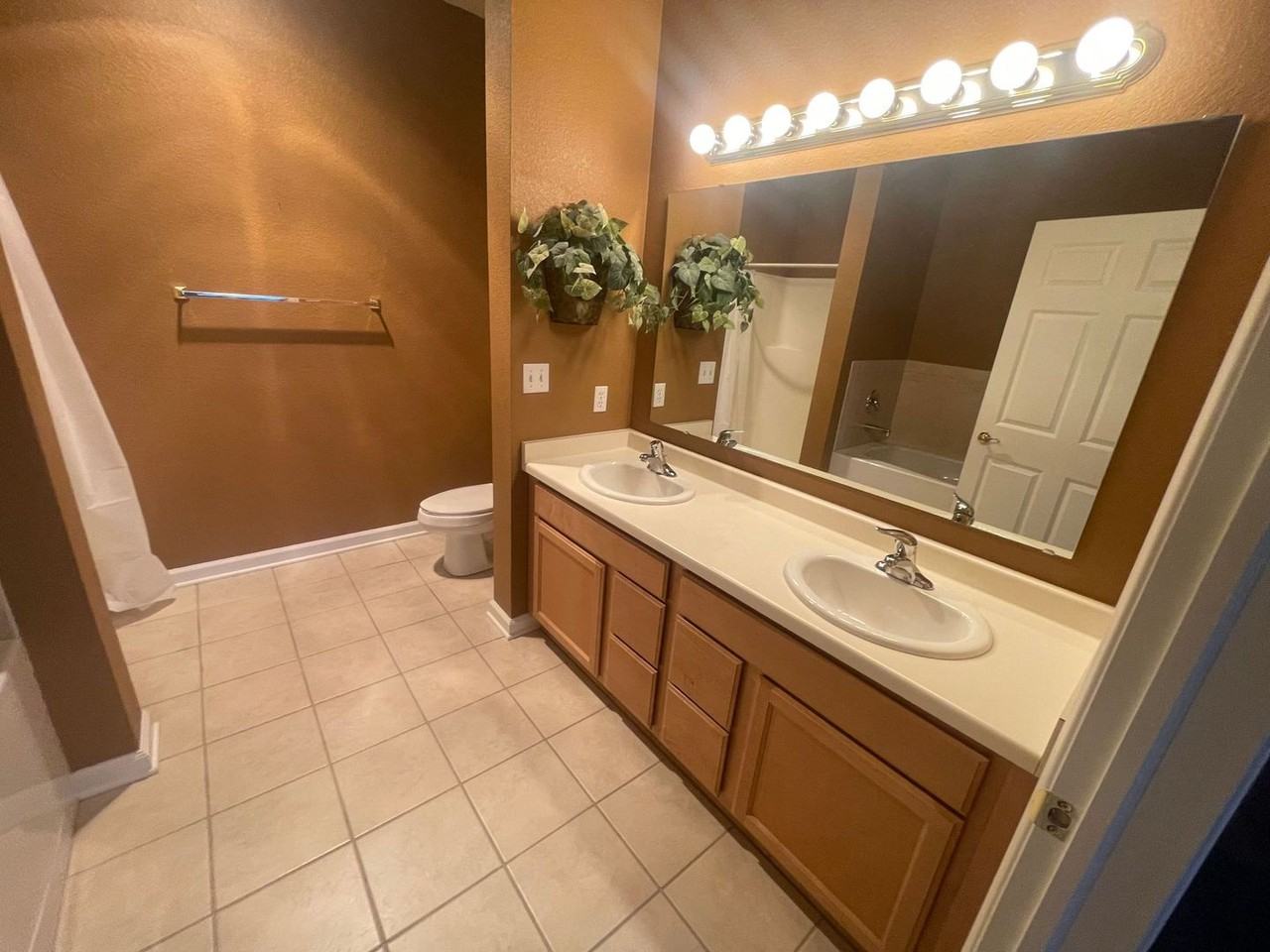 697 W Dekora St #F - Photo 3 of 17