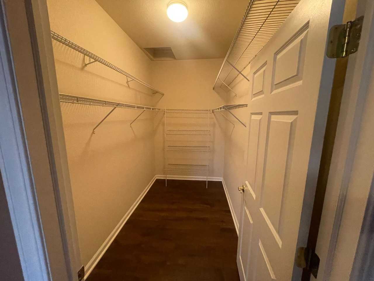 697 W Dekora St #F - Photo 5 of 17