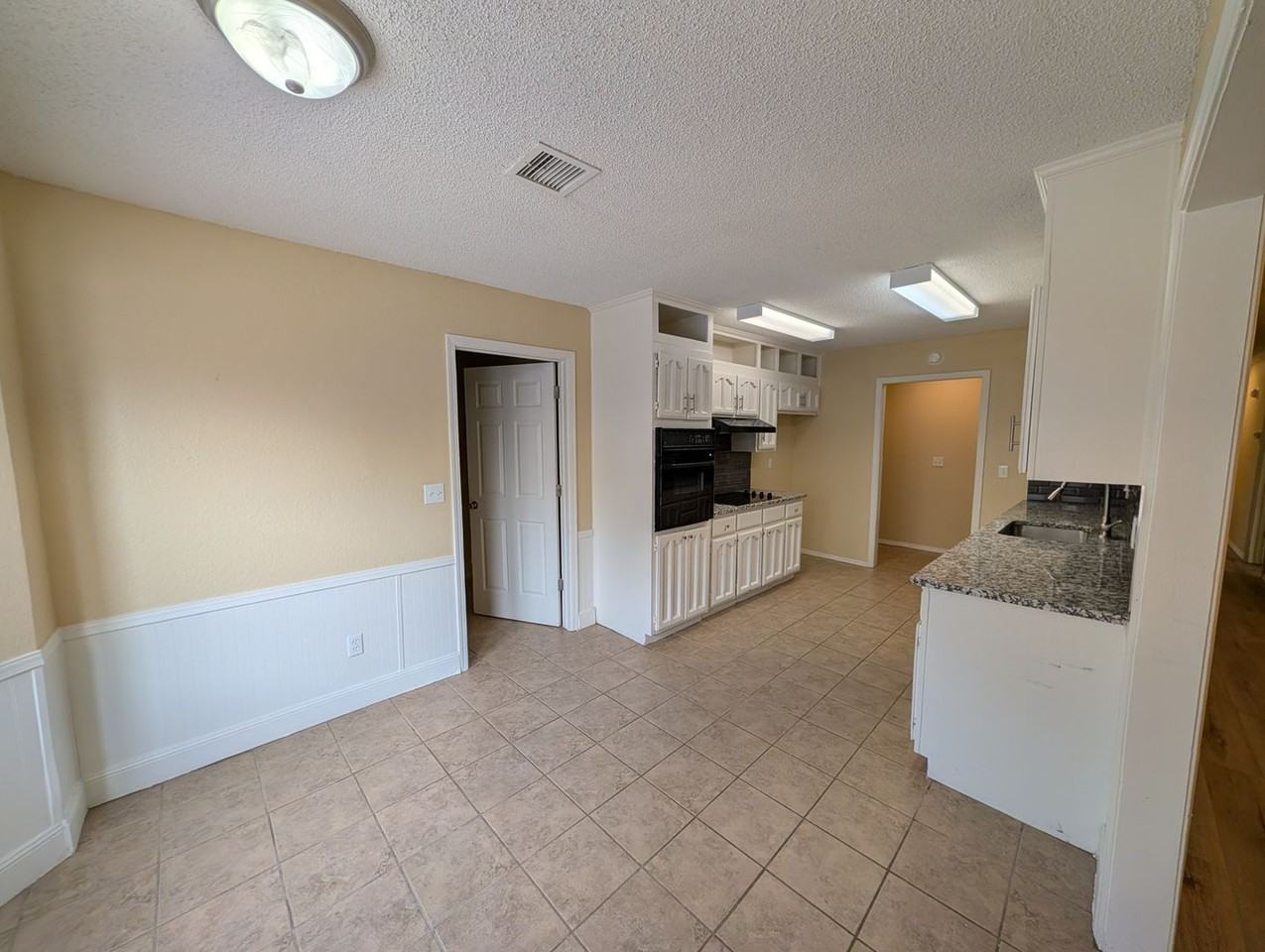 505 W Utica Pl - Photo 3 of 15