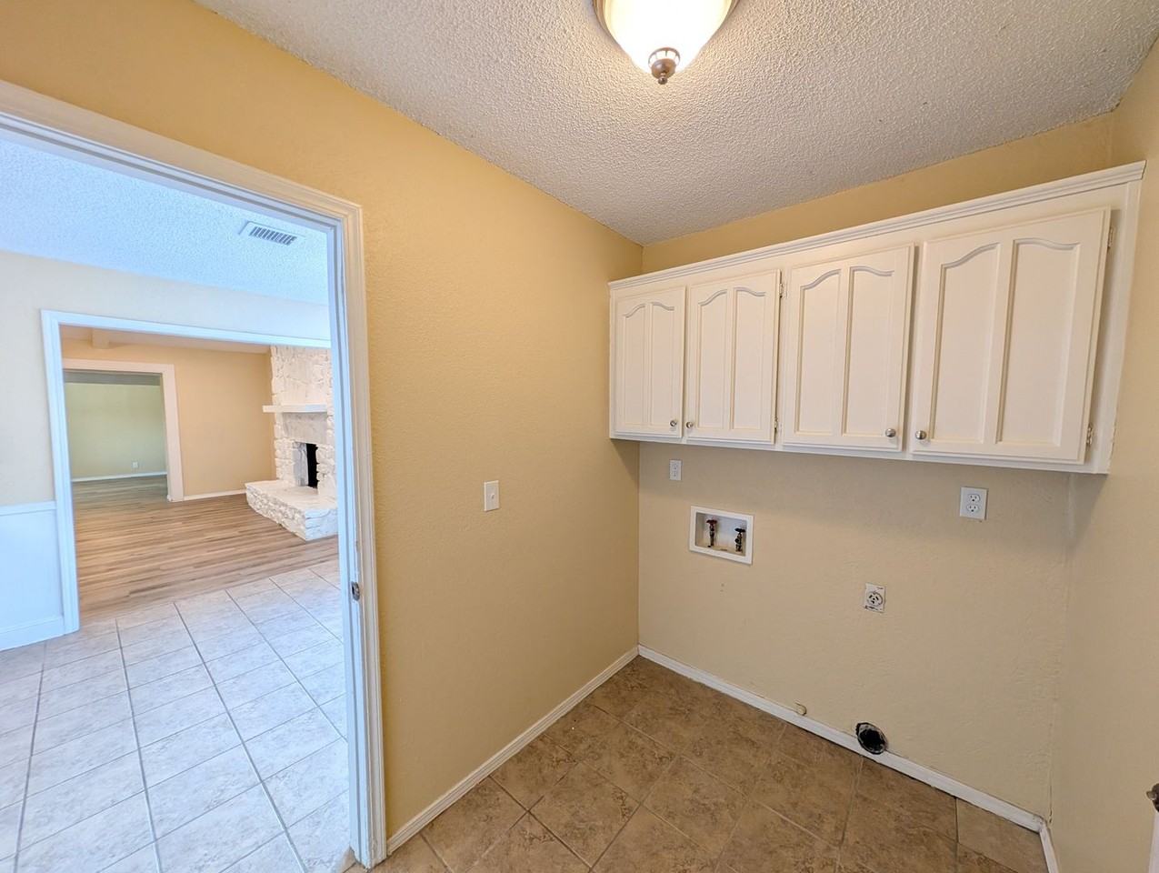 505 W Utica Pl - Photo 4 of 15