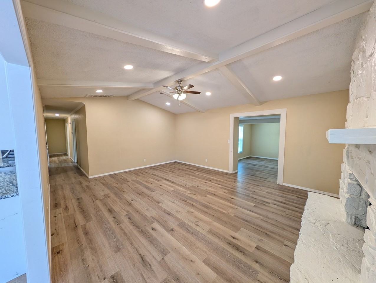 505 W Utica Pl - Photo 5 of 15