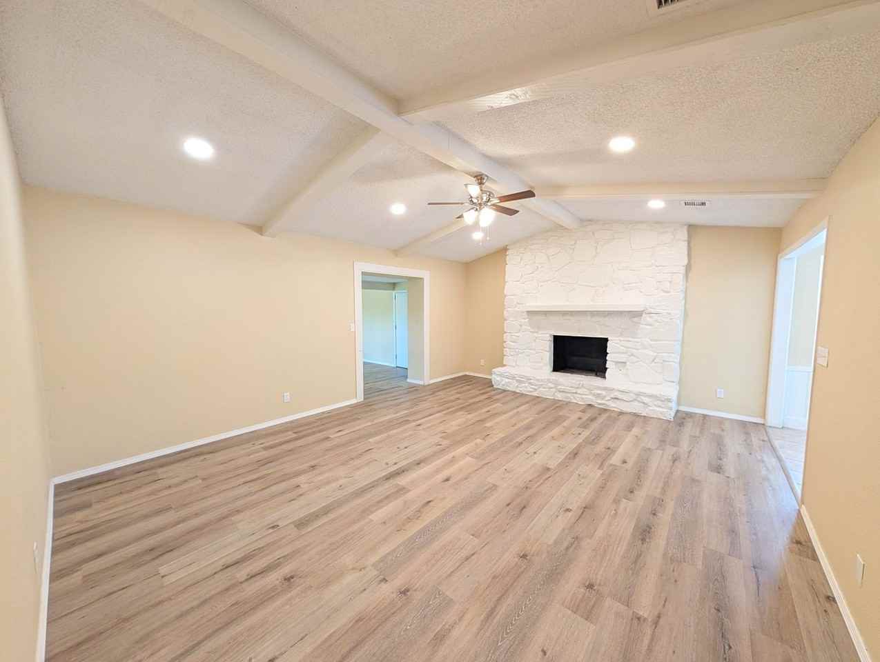 505 W Utica Pl - Photo 6 of 15