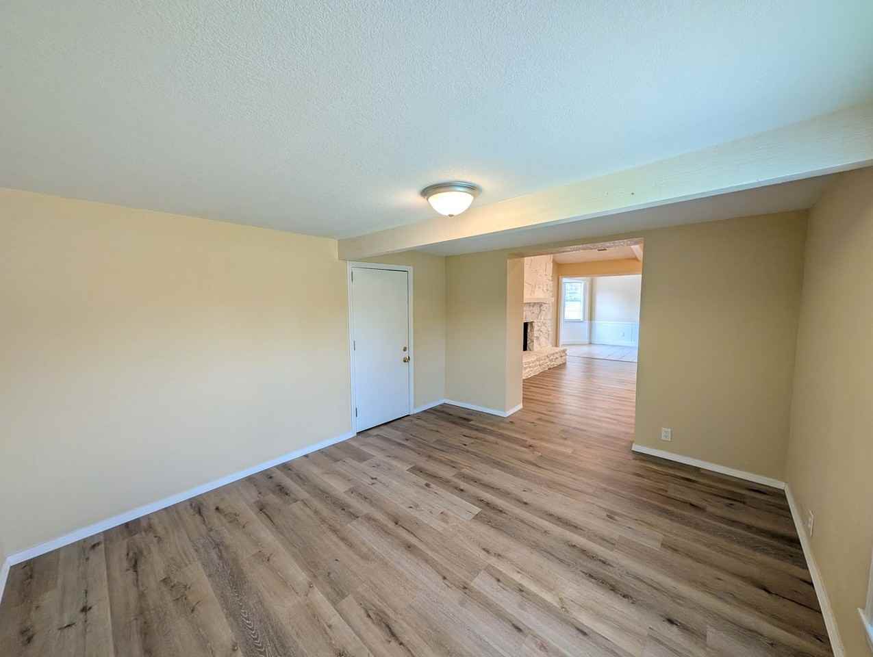 505 W Utica Pl - Photo 7 of 15