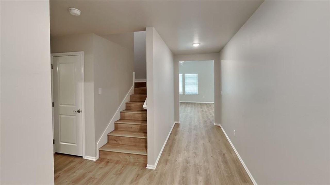 9124 Nw 127th Ter - Photo 4 of 22