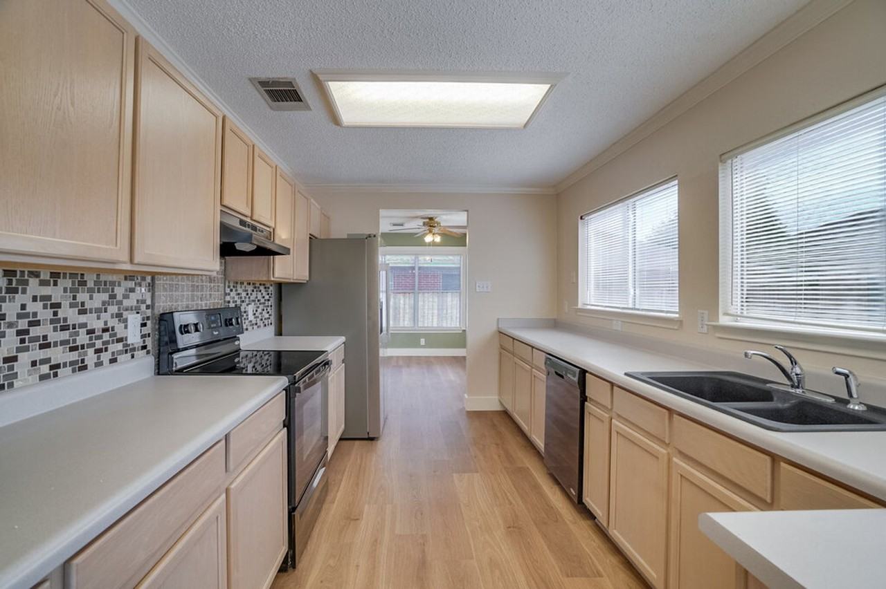 12920 Latchwood Ln - Photo 4 of 20