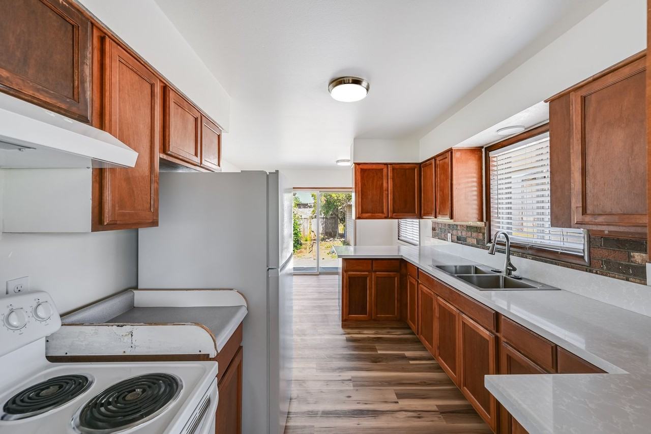 16631 Se Foster Rd - Photo 5 of 16