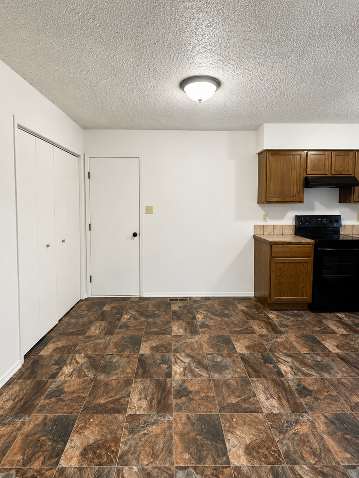 1838 N Hillcrest Ave - Photo 3 of 14