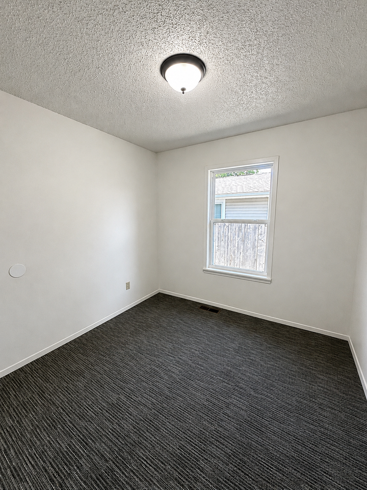 1838 N Hillcrest Ave - Photo 6 of 14