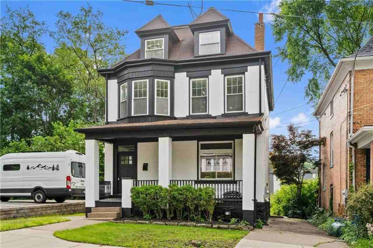 220 Dewey St - Photo 4 of 50
