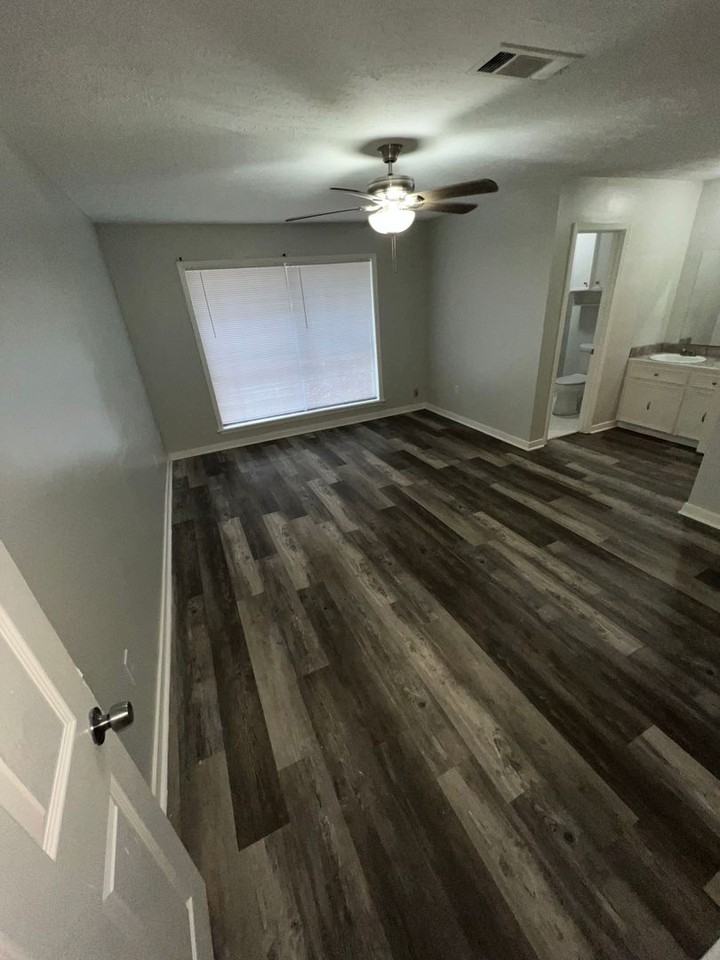1426 Tracewood Dr - Photo 2 of 18