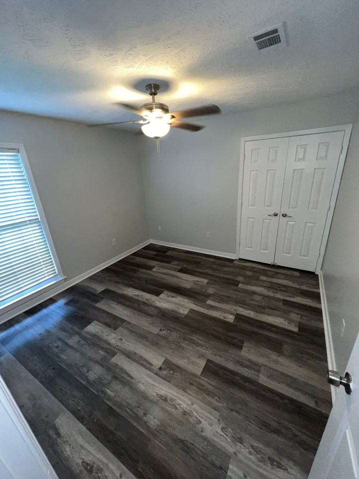 1426 Tracewood Dr - Photo 5 of 18