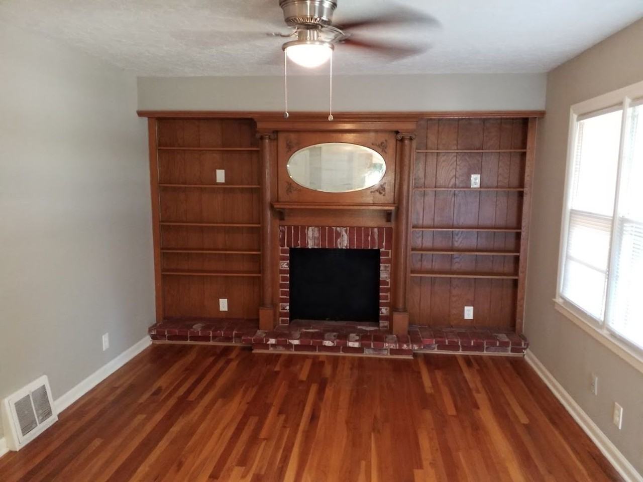 2920 S Northern Blvd - Photo 3 of 9