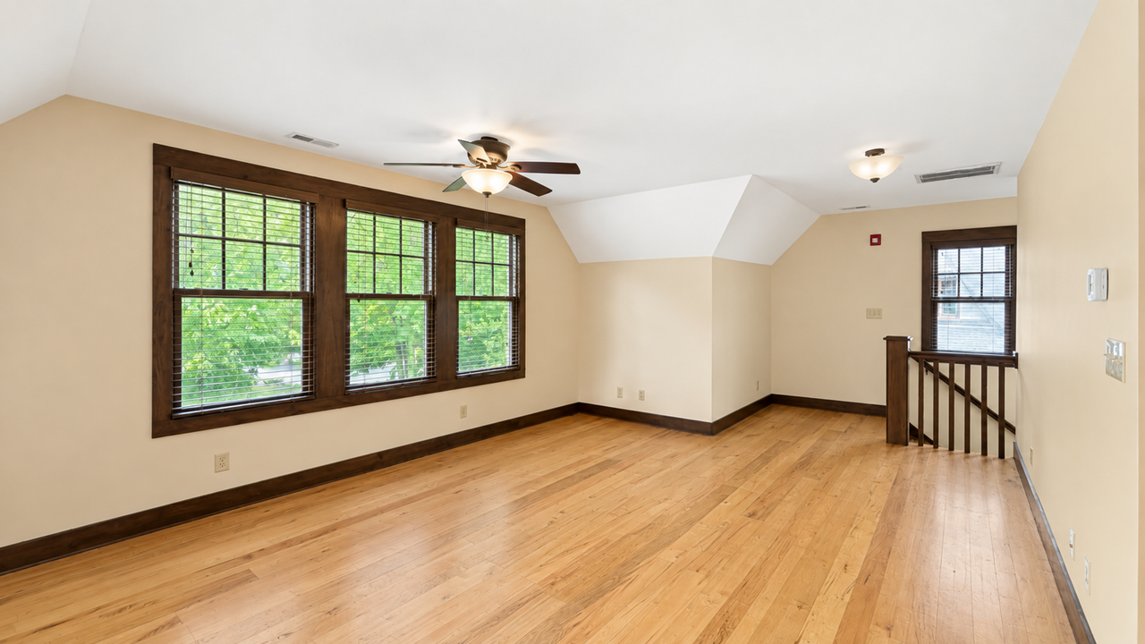 2 E Market St - Photo 4 of 14