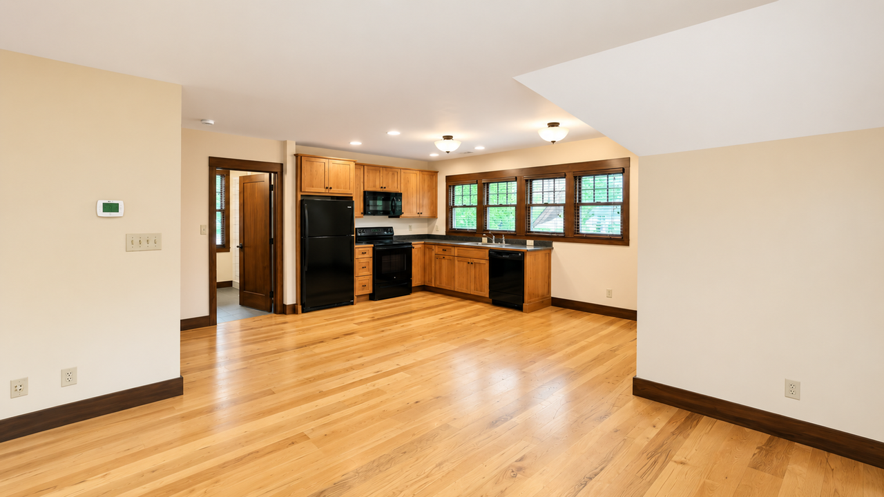2 E Market St - Photo 6 of 14