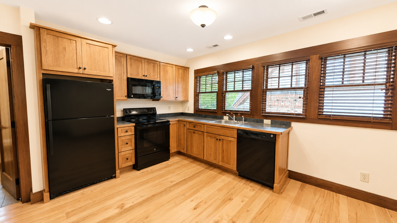 2 E Market St - Photo 7 of 14