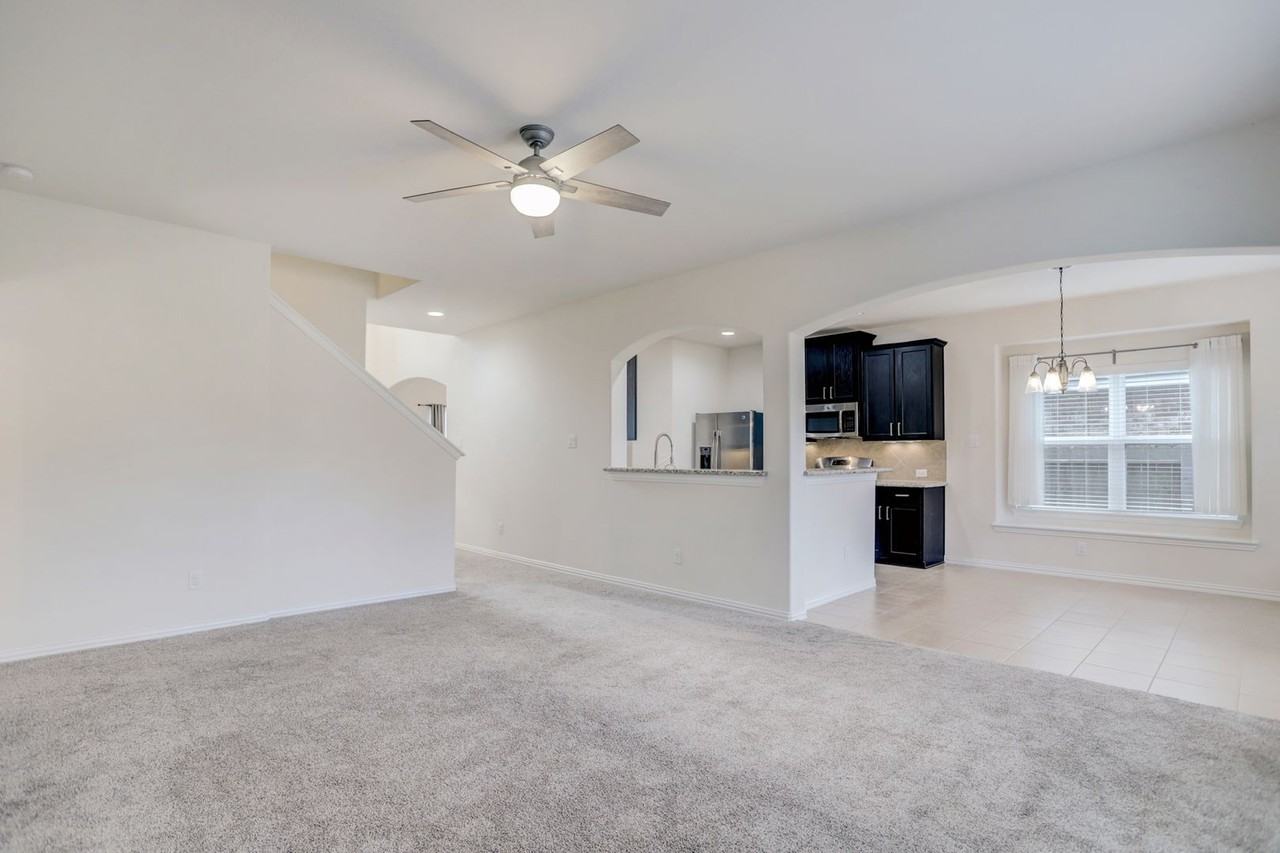 52 Hallmark Dr - Photo 6 of 15