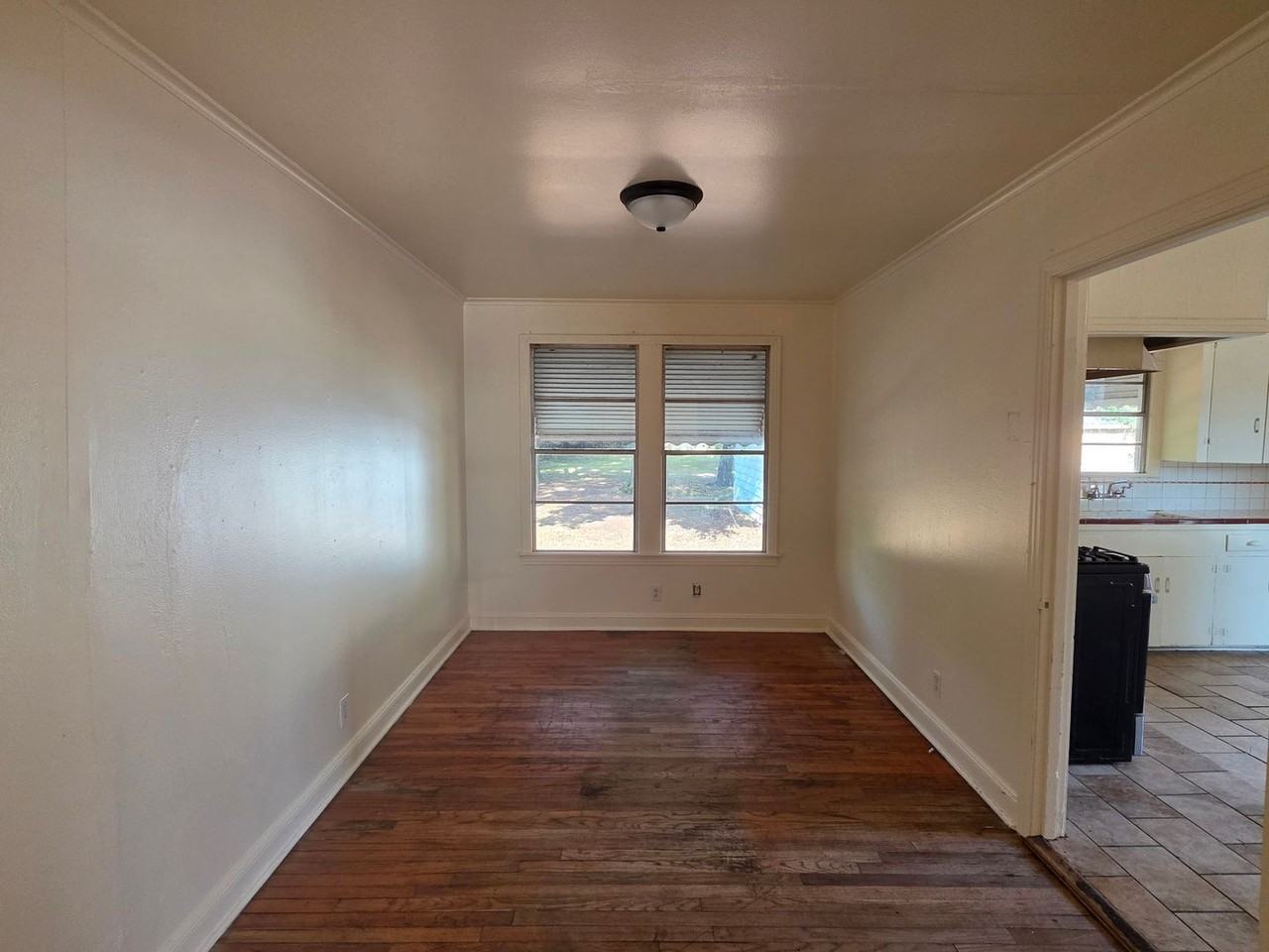 4022 Golf Links Blvd - Photo 5 of 10
