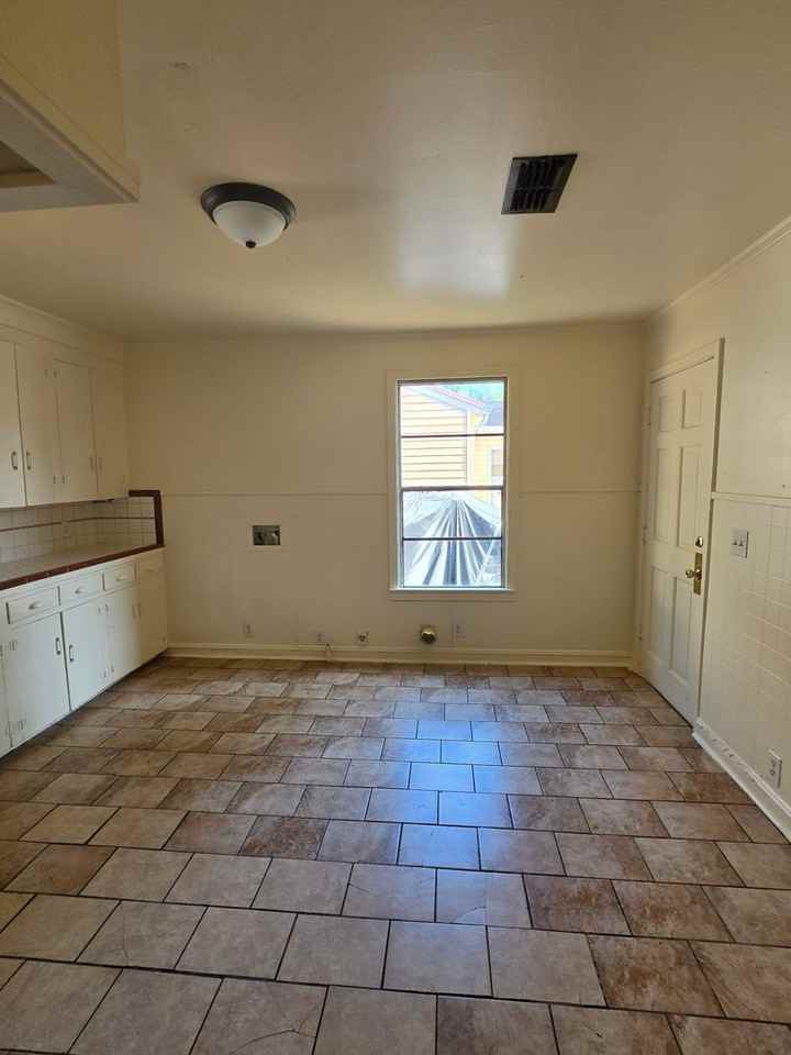 4022 Golf Links Blvd - Photo 6 of 10