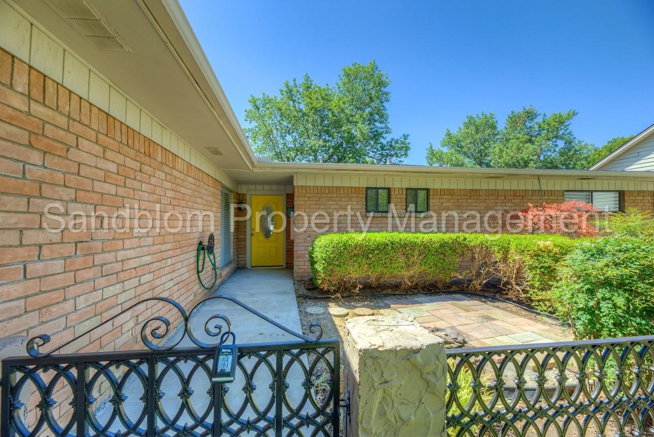 7510 E 53rd Pl - Photo 2 of 29