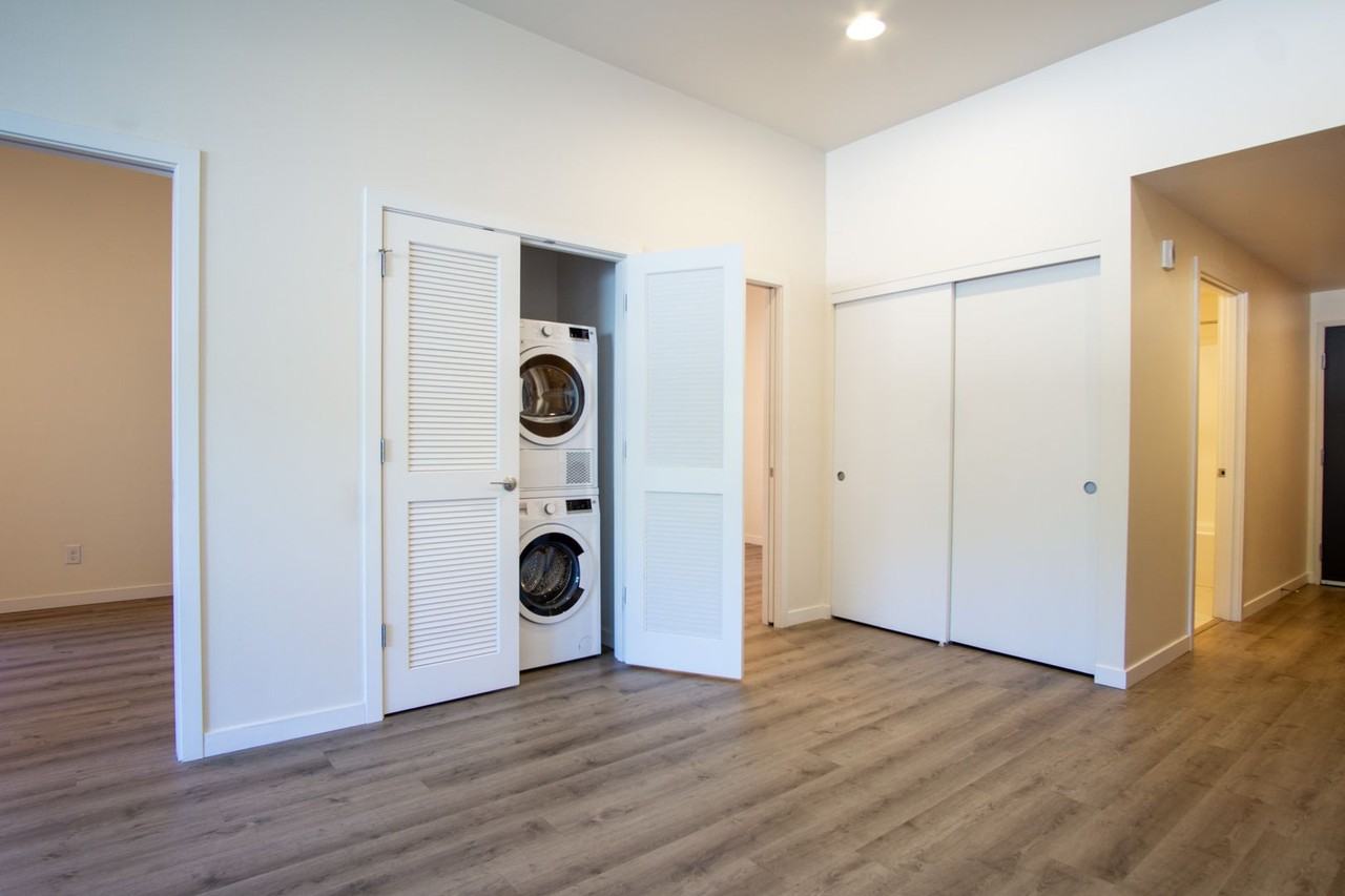 6015 S Virginia Ave #305 - Photo 3 of 16