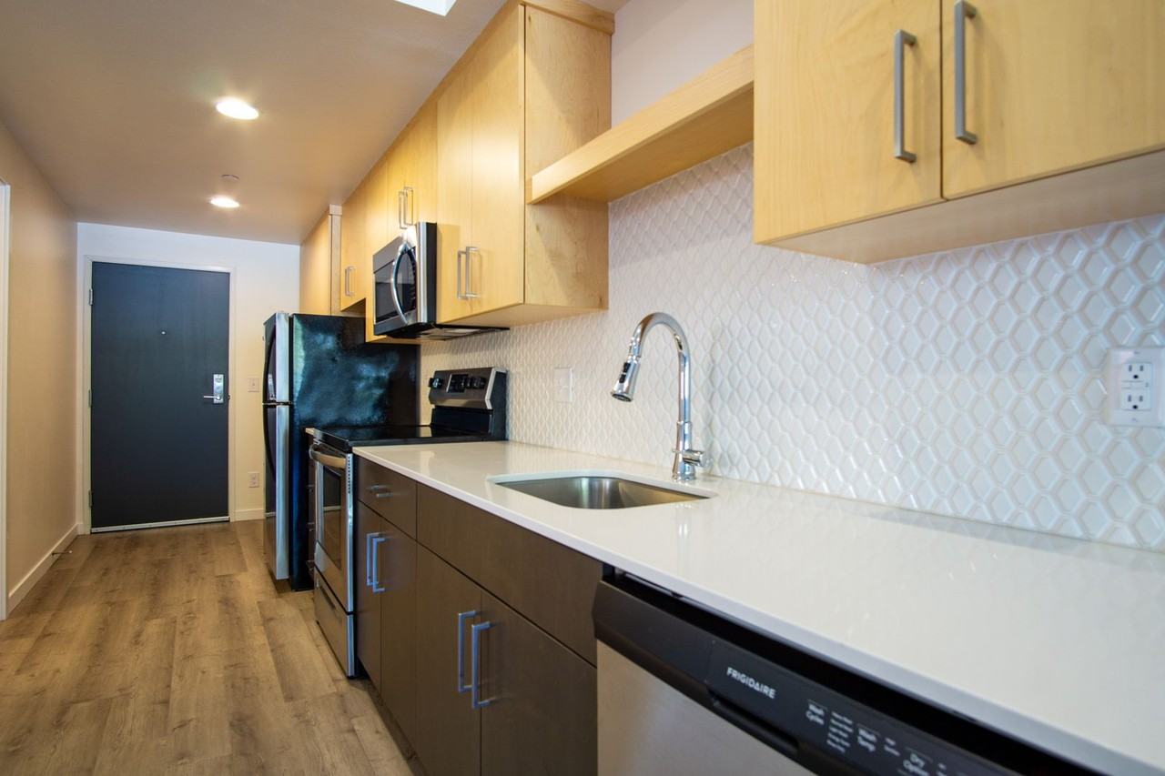 6015 S Virginia Ave #305 - Photo 4 of 16