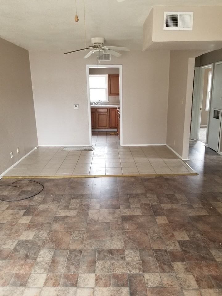 580 Se Elmhurst Ave - Photo 2 of 10