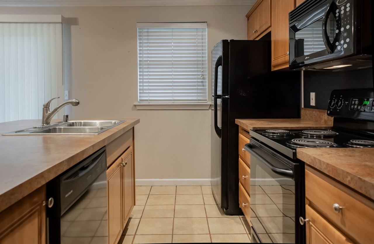 9704 52nd Dr Ne - Photo 3 of 11